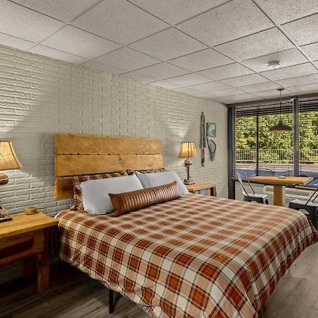 Stonegate Lodge King Bed, Wifi, 50In Roku Tv, Salt Water Pool Room #108 Eureka Springs Zewnętrze zdjęcie