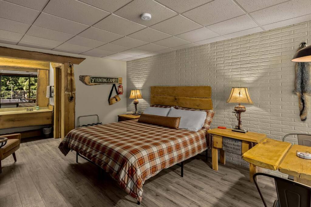 Stonegate Lodge King Bed, Wifi, 50In Roku Tv, Salt Water Pool Room #108 Eureka Springs Zewnętrze zdjęcie