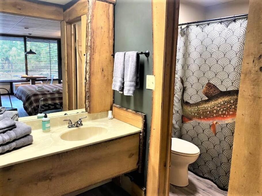 Stonegate Lodge King Bed, Wifi, 50In Roku Tv, Salt Water Pool Room #108 Eureka Springs Zewnętrze zdjęcie
