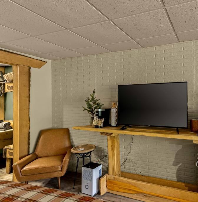 Stonegate Lodge King Bed, Wifi, 50In Roku Tv, Salt Water Pool Room #108 Eureka Springs Zewnętrze zdjęcie