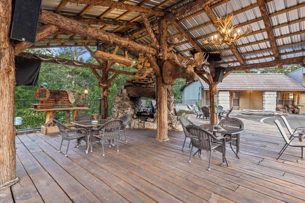 Stonegate Lodge King Bed, Wifi, 50In Roku Tv, Salt Water Pool Room #108 Eureka Springs Zewnętrze zdjęcie